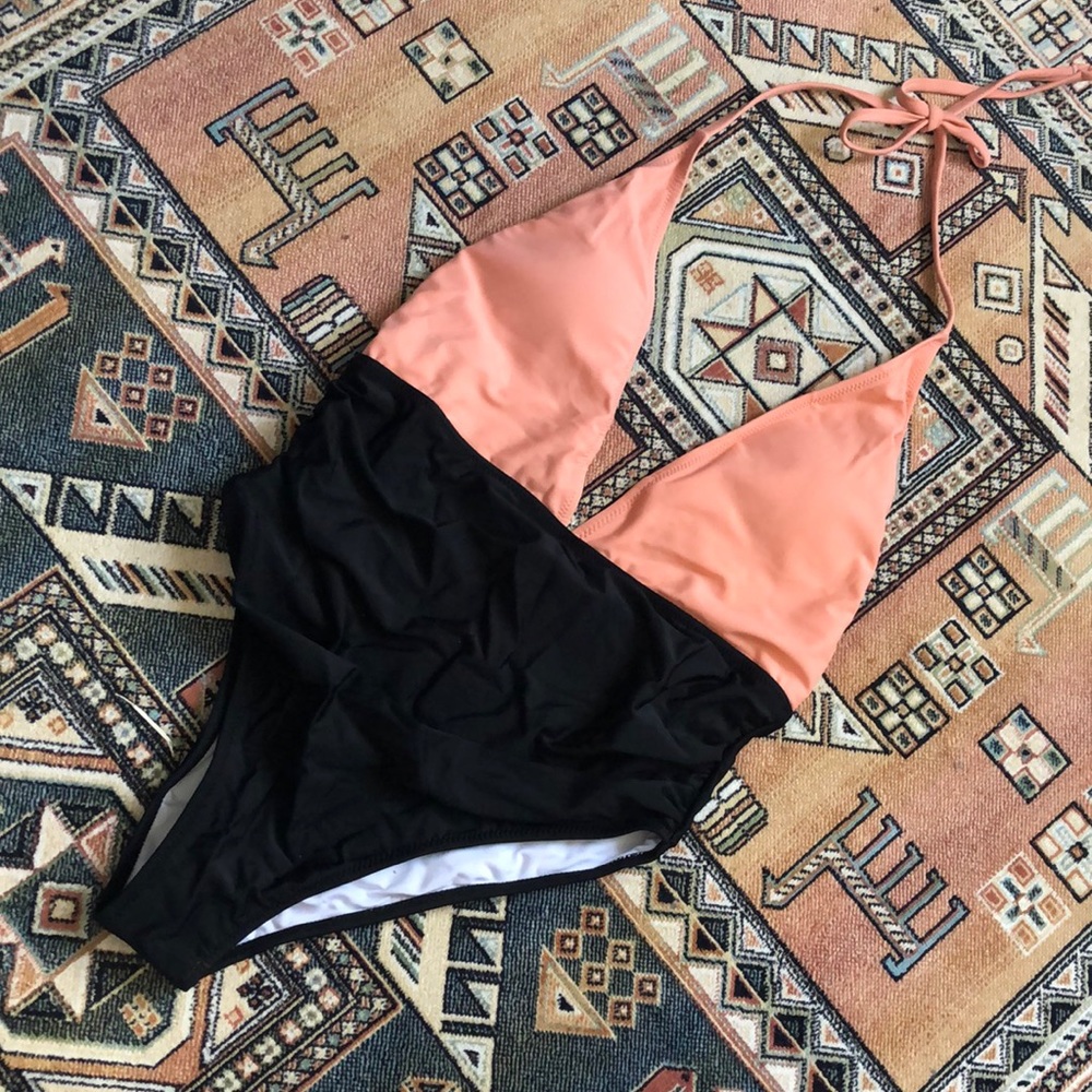 NEW cupshe deep v one piece